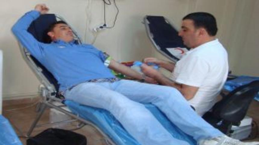 Ak&ccedil;adağ İl&ccedil;e Emniyet M&uuml;d&uuml;rl&uuml;ğ&uuml;nde Kan Bağışı