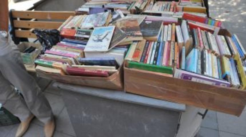 Başkentte korsan kitap ve CD operasyonu