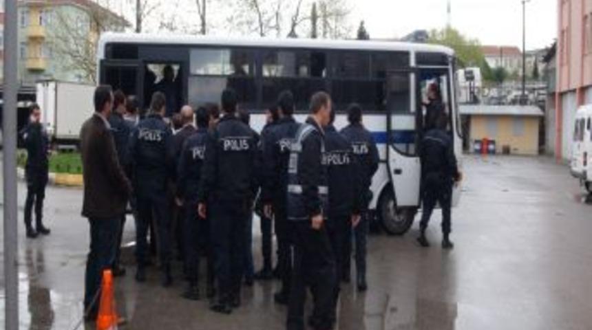 Kocaeli polisinden su&ccedil; &ouml;rg&uuml;t&uuml;ne operasyon: 16 g&ouml;zaltı