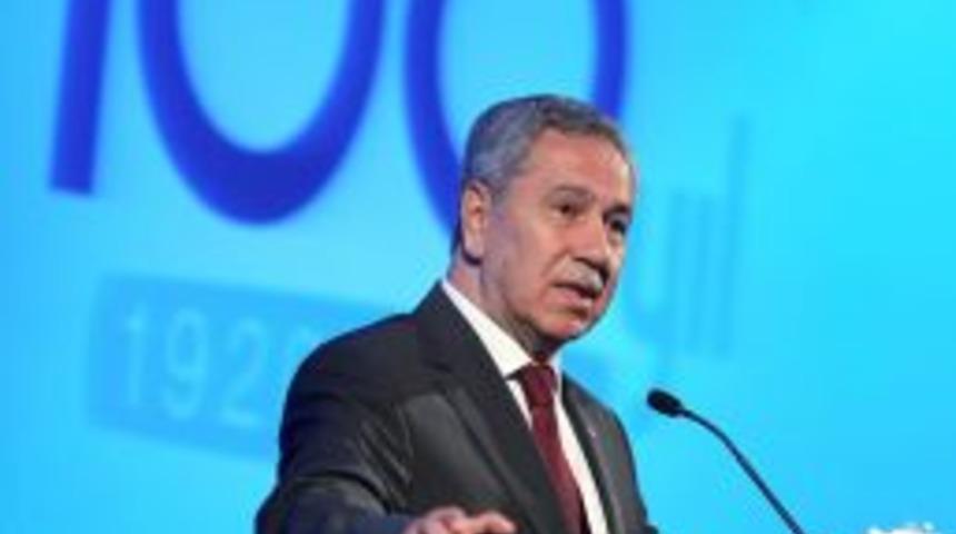 Arın&ccedil;: 1980 darbesine alkış tutanlar, 28 Şubat ve 27 Nisan'da da alkış tuttu