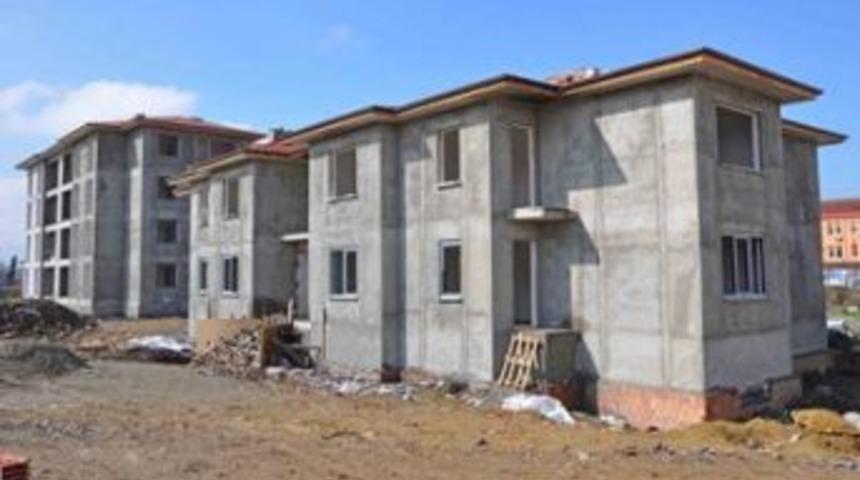 Lojmanların kaba inşası tamamlandı