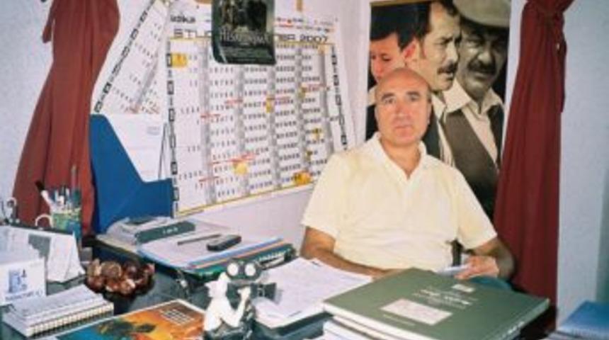 Dekan kazada yaralandı