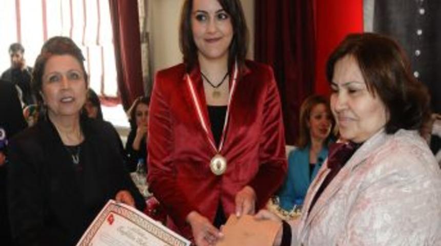 Sivas'ta &ccedil;alışan polis eşlerinden tatlı ve hamur işleri yarışması