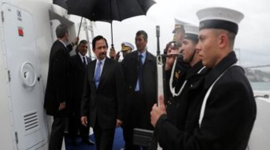 Burnei Sultanı, kutsal emanetlere hayran kaldı