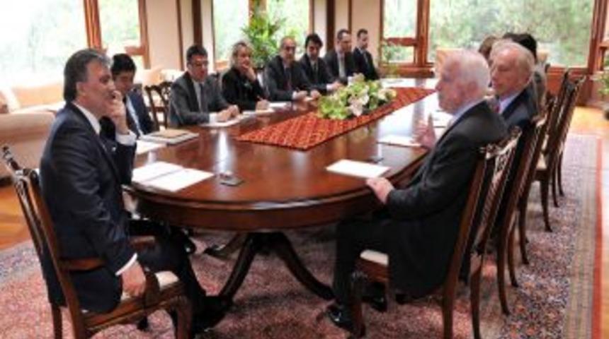 Cumhurbaşkanı G&uuml;l, ABD'li senat&ouml;rlerleri kabul etti