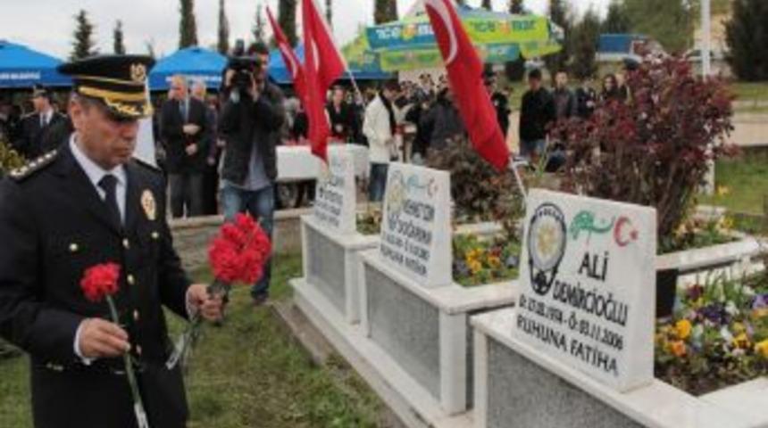 Bursa'da Şehit Polisler Unutulmadı