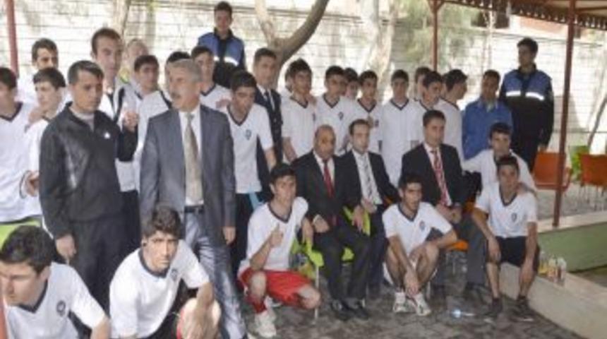 &Ouml;ğrenciler Polis G&uuml;n&uuml; İ&ccedil;in Yarıştı