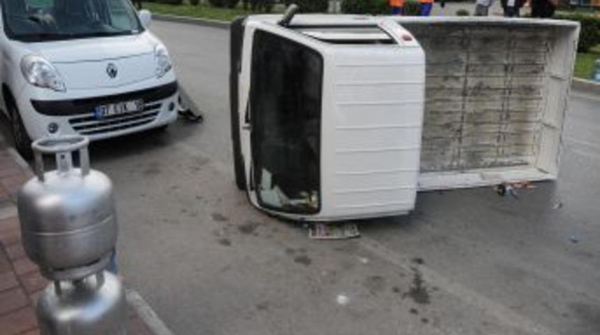 Antalya'da T&uuml;p Kamyoneti Devrildi