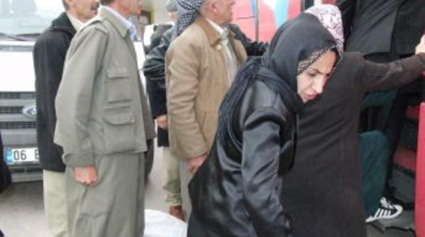 Uludere'deki Olayda &Ouml;lenlerin Yakınları Ankara'ya Hareket Etti