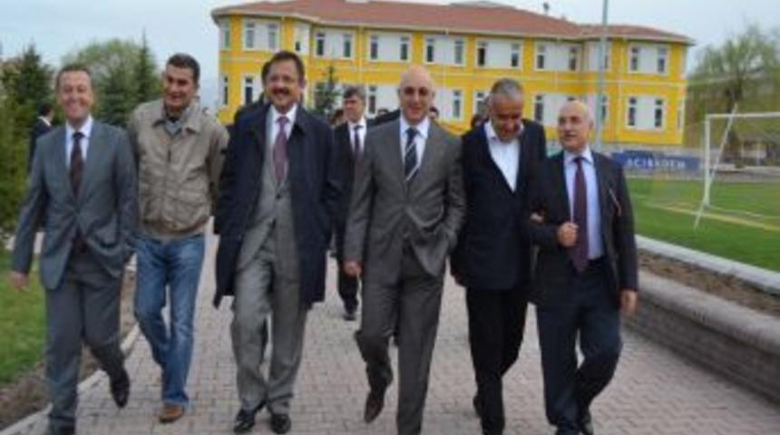 Kayserispor'a Kupa Ma&ccedil;ı &Ouml;ncesi Moral Ziyareti