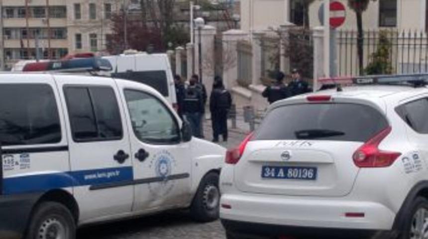 Valilik &ouml;n&uuml;ndeki bomba par&ccedil;a tesirli &ccedil;ıktı