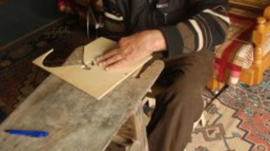 80 yaşındaki imam motosikletiyle gen&ccedil;lere taş &ccedil;ıkartıyor