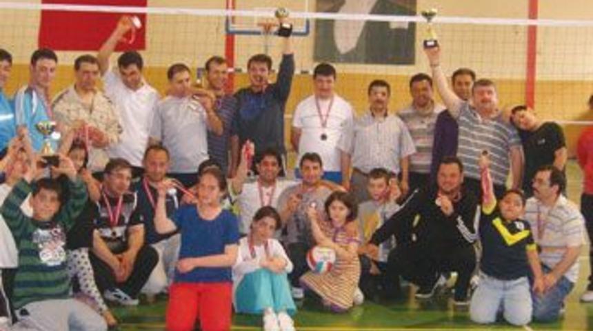 &Ouml;ğrenci velileri filede kapıştı