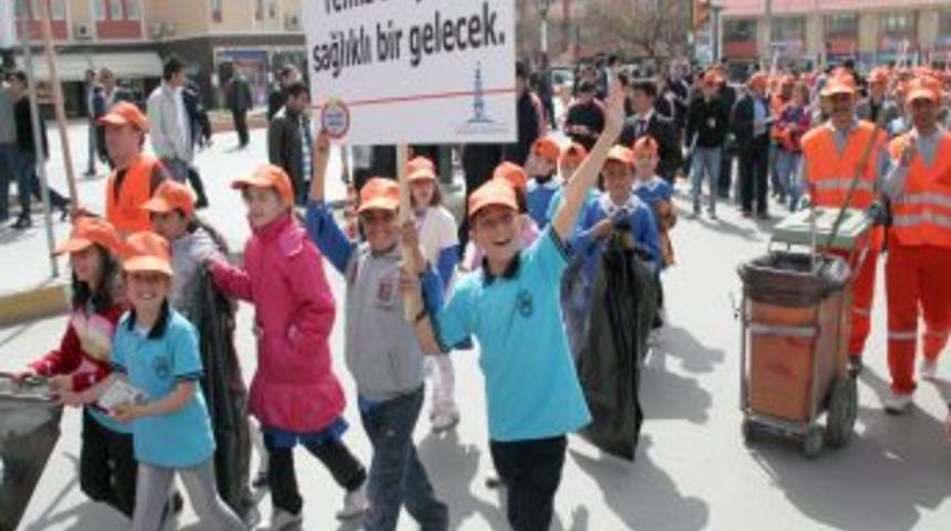 Temiz bir Erzincan i&ccedil;in el ele verdiler