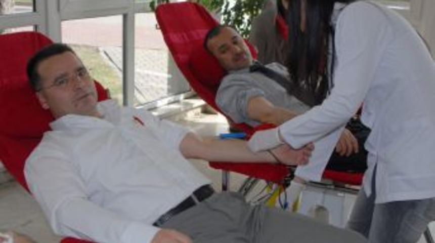 Belediye &ccedil;alışanları kan bağışında bulundu