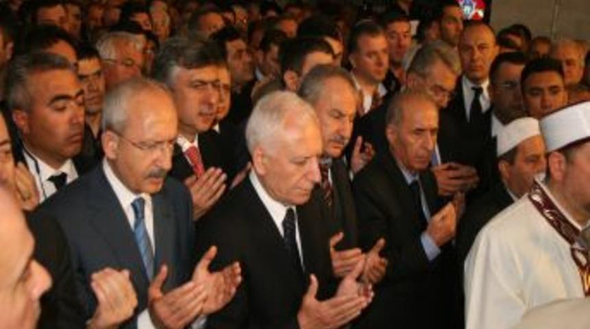 Haberal, annesinin cenaze t&ouml;renine katıldı