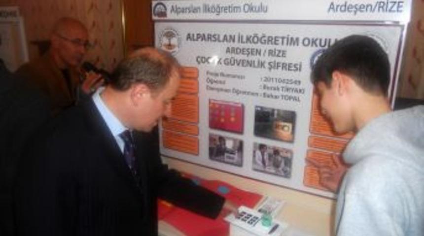 İlk&ouml;ğretim &ouml;ğrencileri, bilimsel projelerini sergiliyor