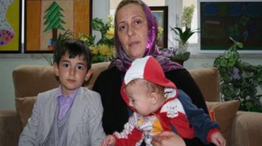 Anne, kanser hastası oğlunun tedavisi i&ccedil;in yol yardımı istedi