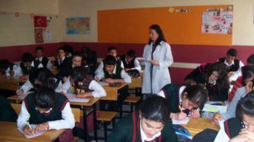 Kula'da ilk&ouml;ğretim okullarında Kutlu Doğum yarışması d&uuml;zenlendi