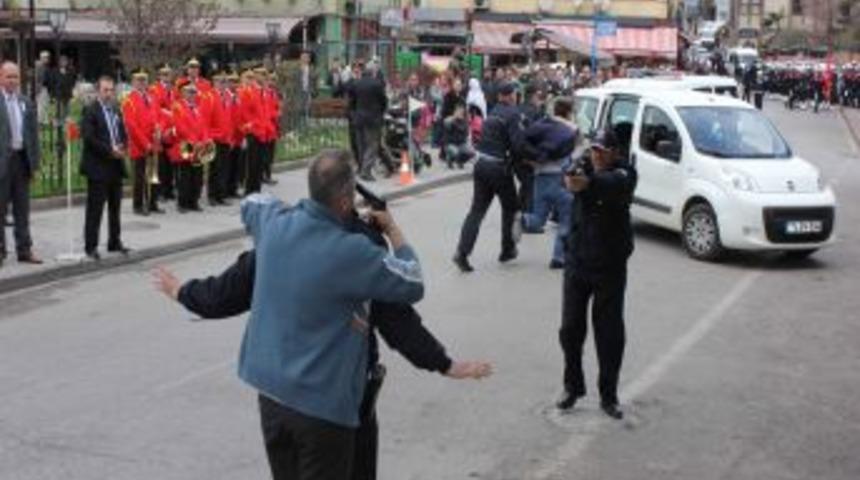 Polis teşkilatının kuruluş yıl d&ouml;n&uuml;m&uuml; bayram havasında kutlandı