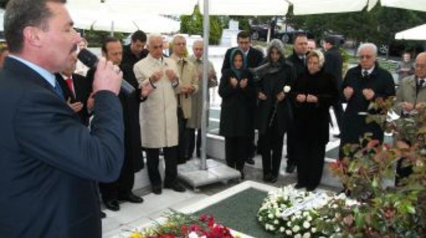 Sakıp Sabancı, mezarı başında anıldı