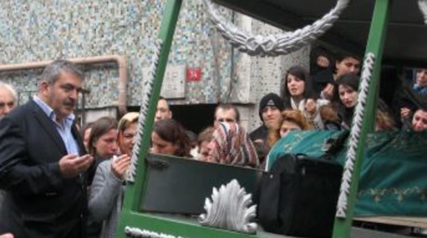 Derste kalp krizi ge&ccedil;iren &ouml;ğrencinin cenazesi memleketine g&ouml;nderildi