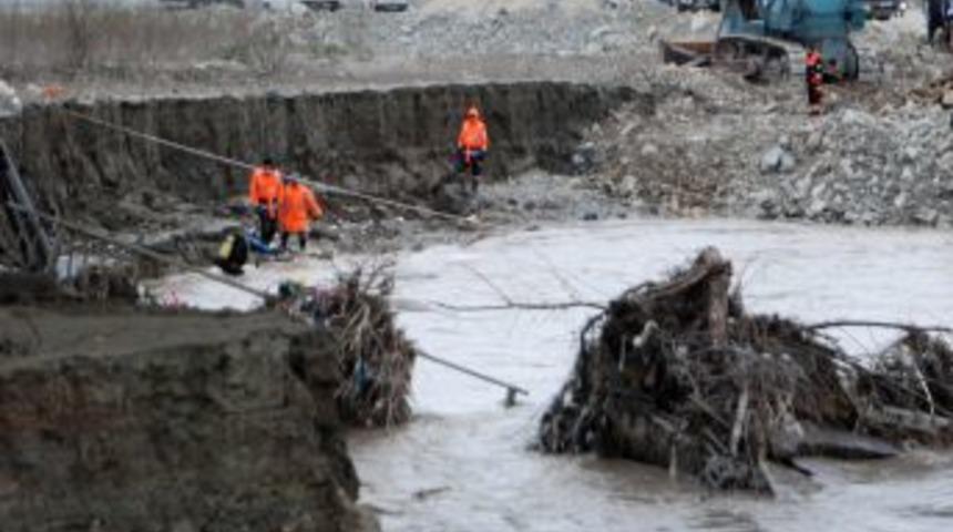 Balık adamlar kopan bloğa t&uuml;pl&uuml; dalış ger&ccedil;ekleştirdi