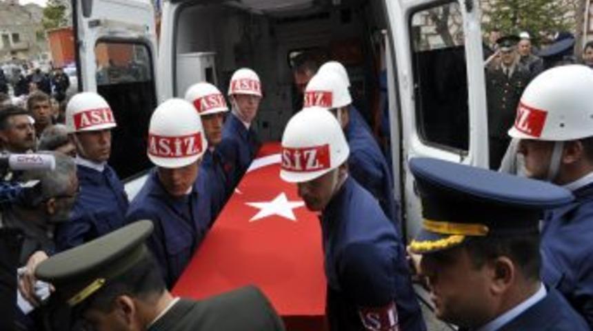 Şehidi Binlerce Kişi Uğurladı