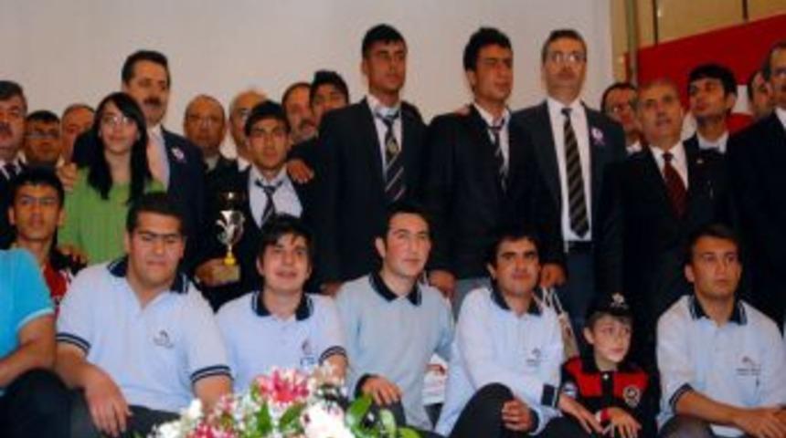 Vali G&uuml;ven&ccedil;: Herkes belinde 2-3 silahla dolaşmayacak