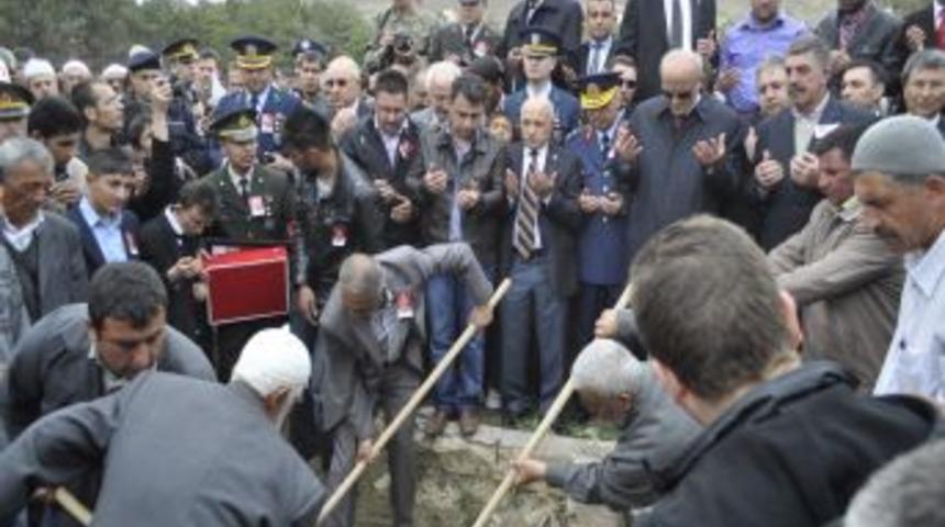 Şehit Murat Erdem G&ouml;zyaşları Arasında Toprağa Verildi