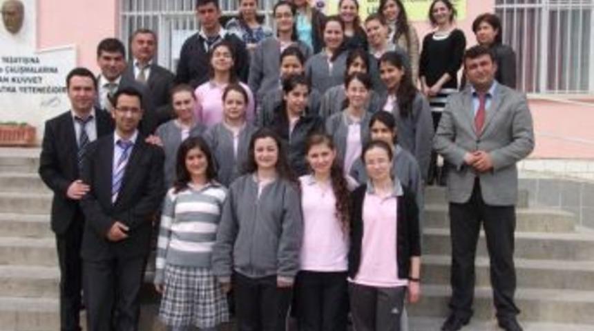 430 kız meslek lisesini geride bırakıp T&uuml;rkiye birincisi oldular