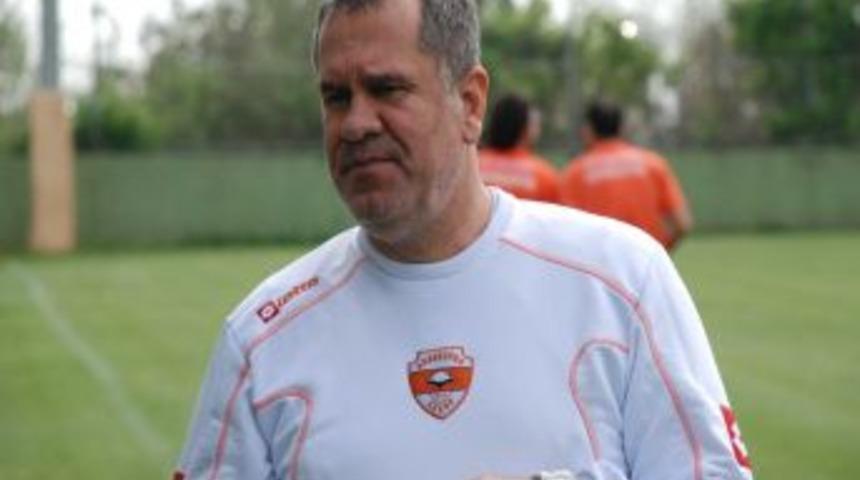 Adanaspor'da y&uuml;zler g&uuml;l&uuml;yor