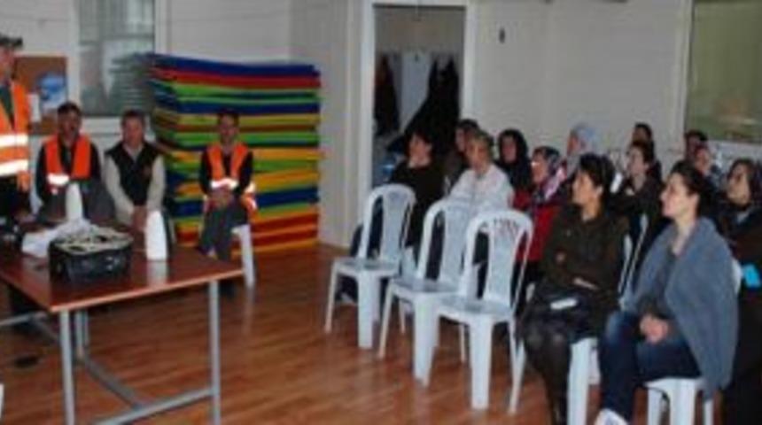 MAG-DER, Karanfilli Bayanları bilin&ccedil;lendirdi