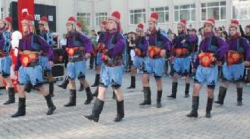 Şenlik hazırlıkları devam ediyor.