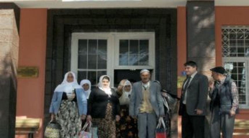 SYDV, yaşlıların evlerini temizleyip, 5 yıldızlı otelde misafir etti