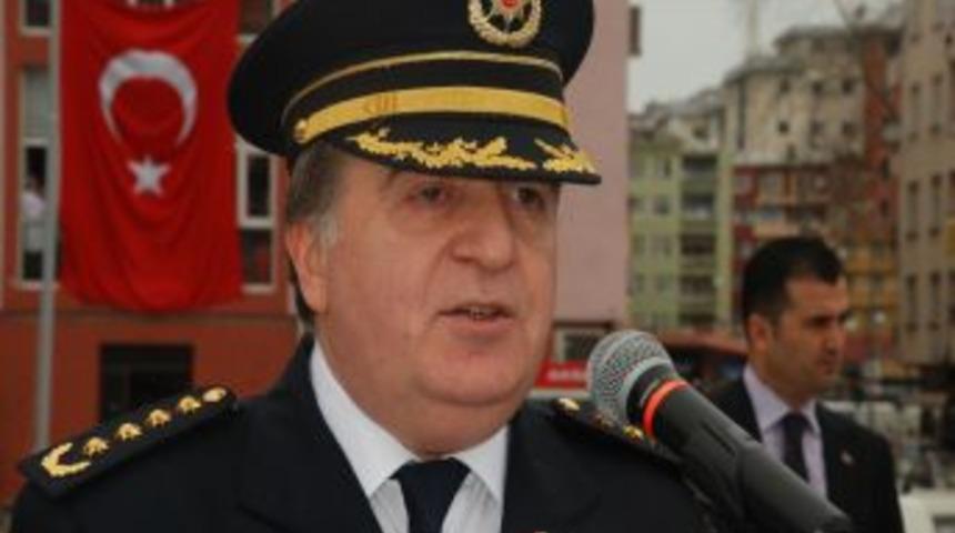 Polis haftası kutlamalarında ozanlar atıştı