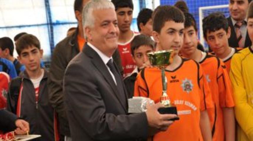 Halı sahada şehit olan Kerman &ccedil;ifti anısına futbol turnuvası