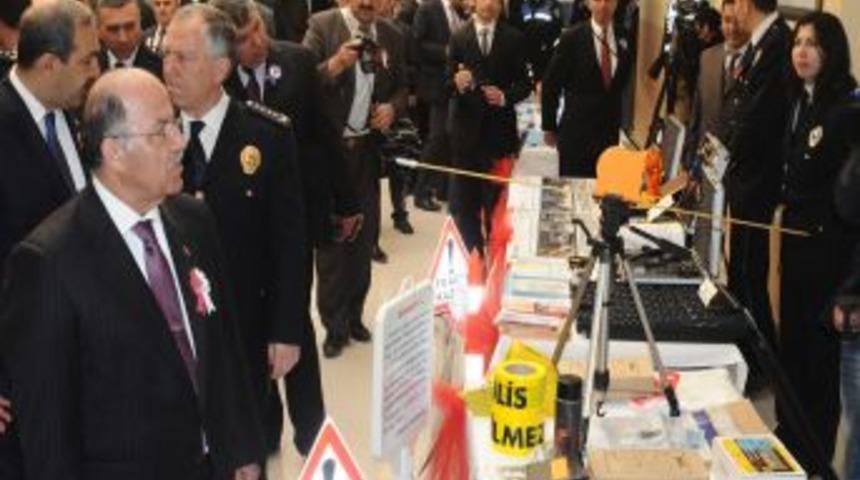 T&uuml;rk polis teşkilatının 167. kuruluş yıld&ouml;n&uuml;m&uuml; Sivas&rsquo;ta kutlandı