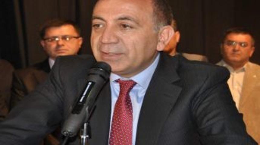 CHP'li Tekin: İktidar Van&rsquo;da 6 ayda yapamadığını sınırda 15 g&uuml;nde yaptı