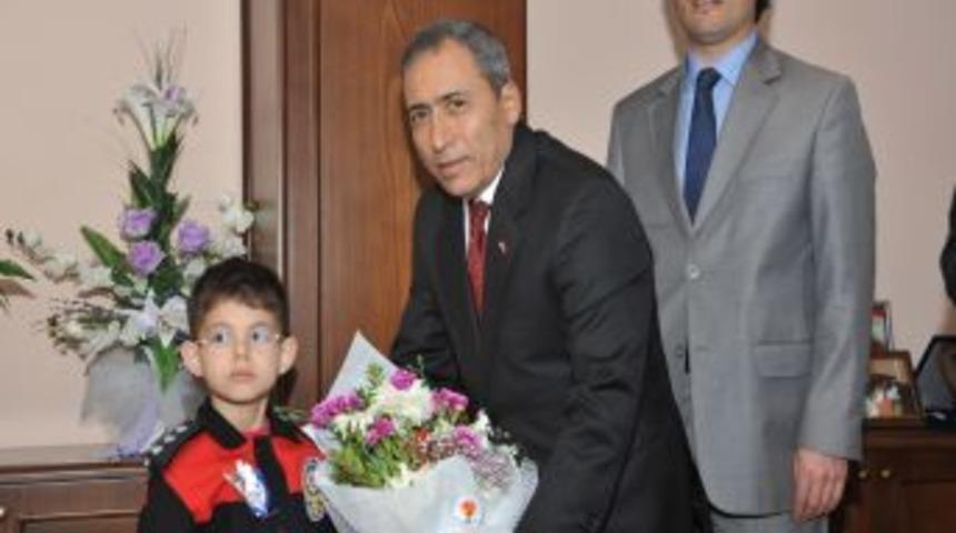 Yıldırımhanlı minikler Emniyet M&uuml;d&uuml;r&uuml; &Ouml;ks&uuml;z'&uuml; ziyaret etti