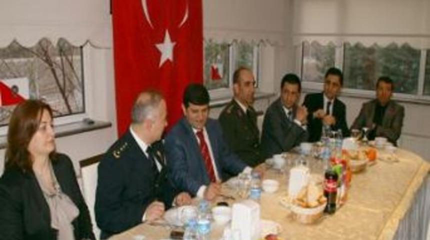 Emniyet M&uuml;d&uuml;rl&uuml;ğ&uuml; yemek verdi