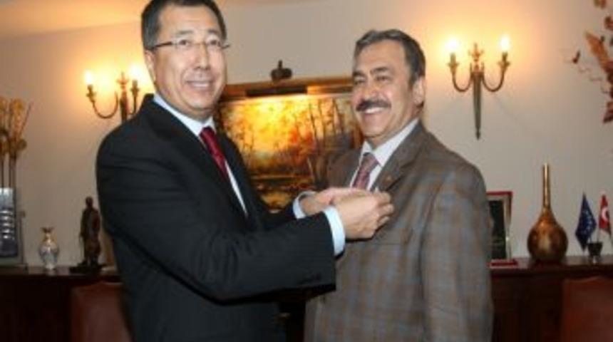 Bakan Eroğlu'na Kazakistan'dan dostluk madalyası