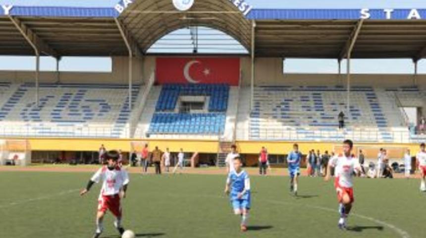 10 bin &ouml;ğrenci spor şenliklerine katılıyor