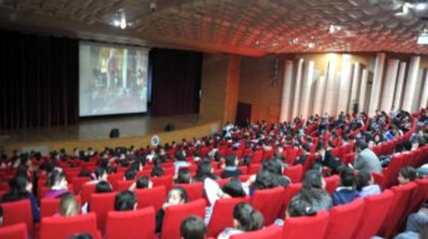 Kepez Belediyesi &ouml;ğrencilere &uuml;cretsiz sinema hizmeti veriyor