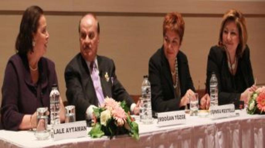 Kadın y&ouml;neticiler Gediz &Uuml;niversitesi&rsquo;nde buluştu
