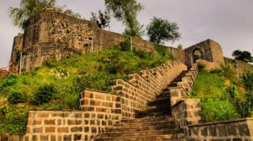 Vali Hacım&uuml;ft&uuml;oğlu: Rize Kalesi turizme a&ccedil;ılacak