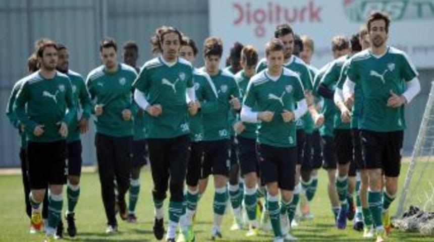 Bursaspor, yarı final i&ccedil;in İstanbul&rsquo;a gitti
