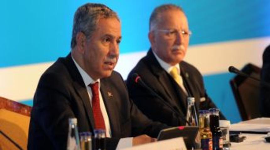 B&uuml;lent Arın&ccedil;: Tarih diye ezberletilenler b&uuml;y&uuml;k oranda ger&ccedil;eği yansıtmıyor