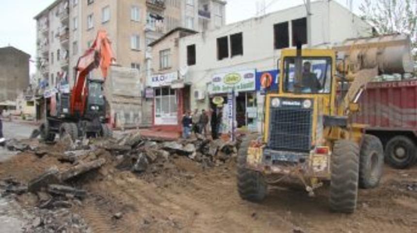 Burhaniye&rsquo;deki H&uuml;rriyet Caddesi yenilenecek
