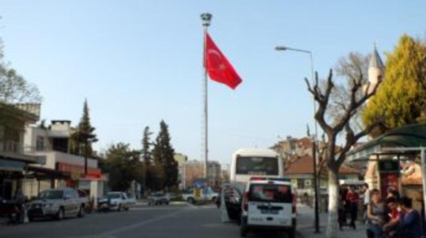 İznik&rsquo;e ikinci dev bayrak